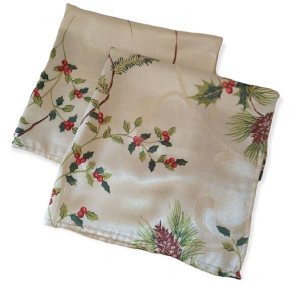 St Nicholas Square Christmas Napkin Cloth Fabric Set of 2 Winter Pine Branches. - Picture 5 of 16